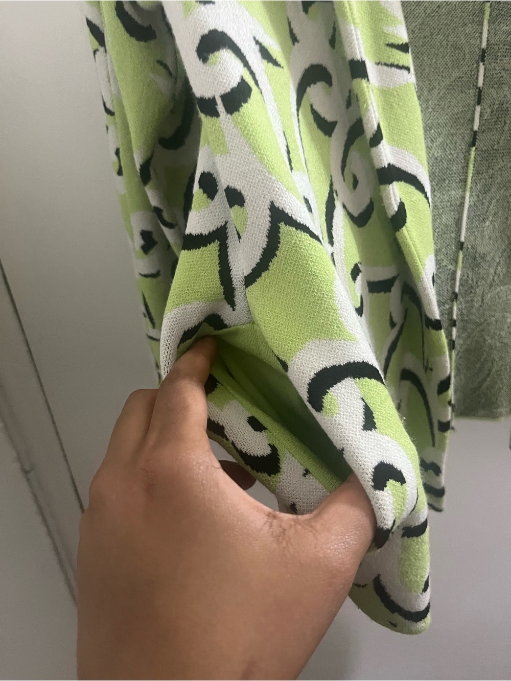 Diane Von Furstenberg Olive Green Knit Top with Lime Trim Please read❗️❗️ - Picture 4 of 6
